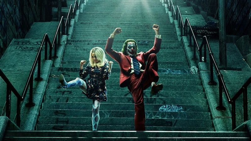 Joker y Harley Quinn bailando en las escaleras