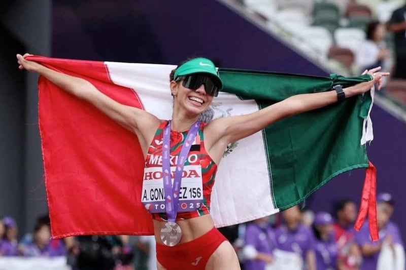Alegna González plata mundial
