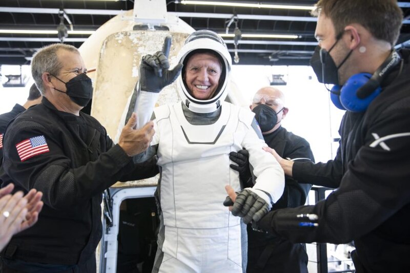 El astronauta Bob Behnken regresa a la Tierra después de su histórica misión en el espacio