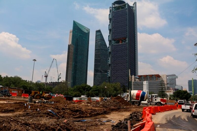 Construcción de rascacielos en la Ciudad de México