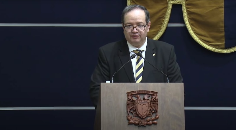 El rector de la Universidad Nacional Autónoma de Honduras (UNAH), Francisco Herrera Alvarado, durante un discurso.