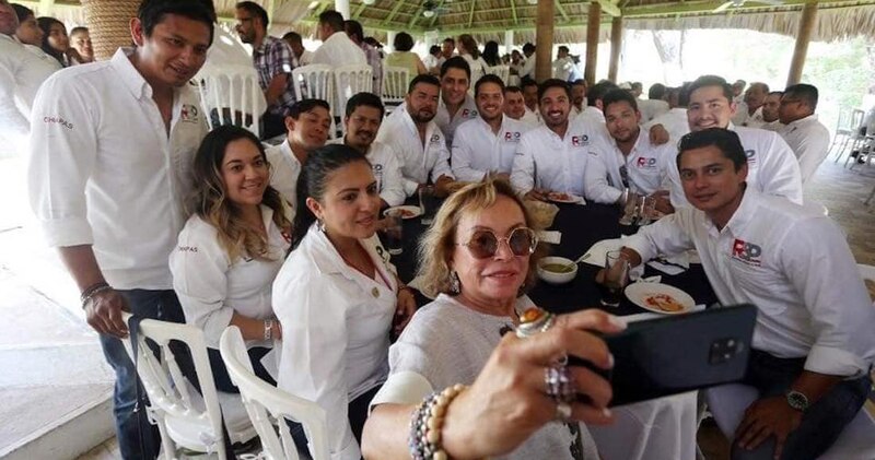 Políticos mexicanos se reúnen para discutir el futuro del país