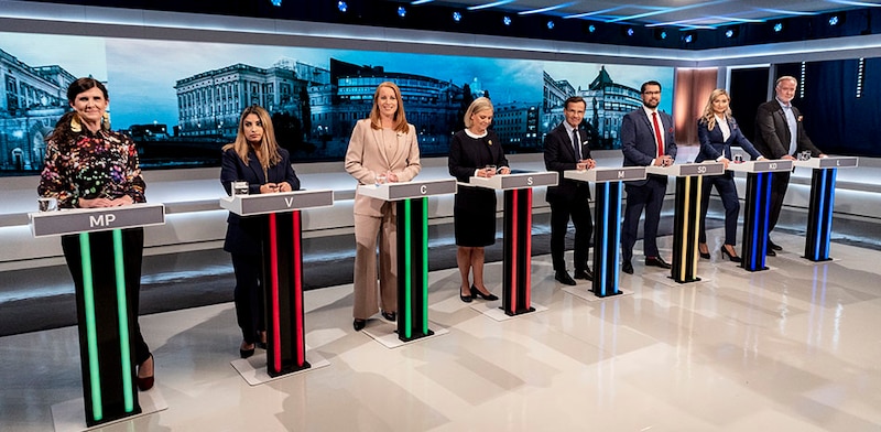 Líderes de los partidos políticos suecos participan en un debate televisivo