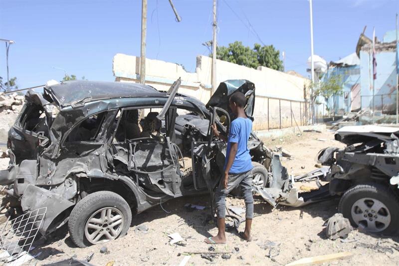 Atentado con coche bomba en Somalia deja al menos 20 muertos