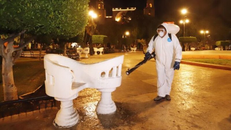 Desinfección de espacios públicos en México