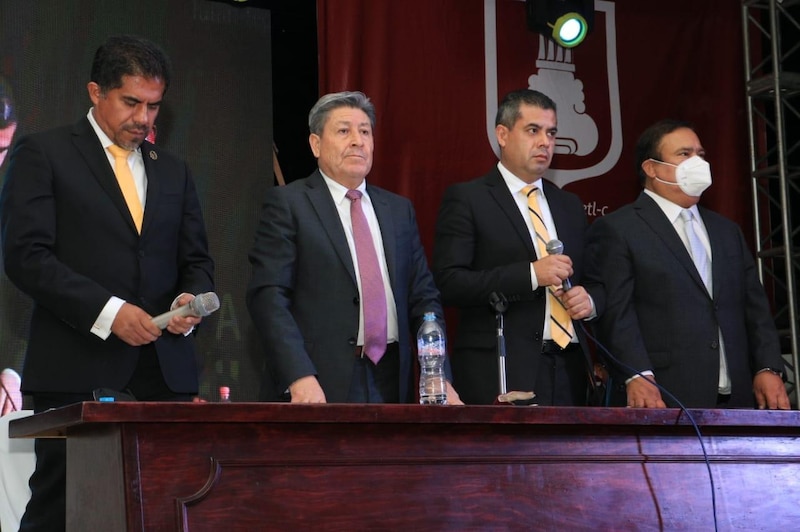 Políticos mexicanos en un evento público