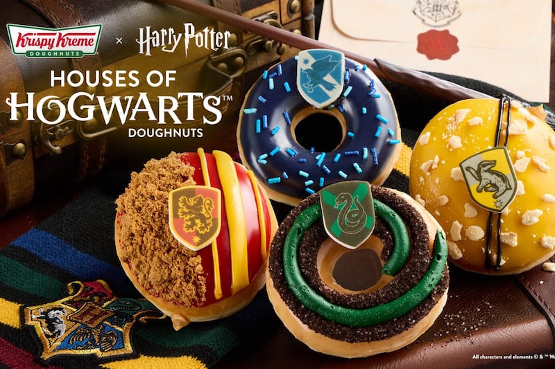 Así lucen las cuatro donas diferentes de con temática de las casas de Hogwarts con sabores mágicos y especiales.