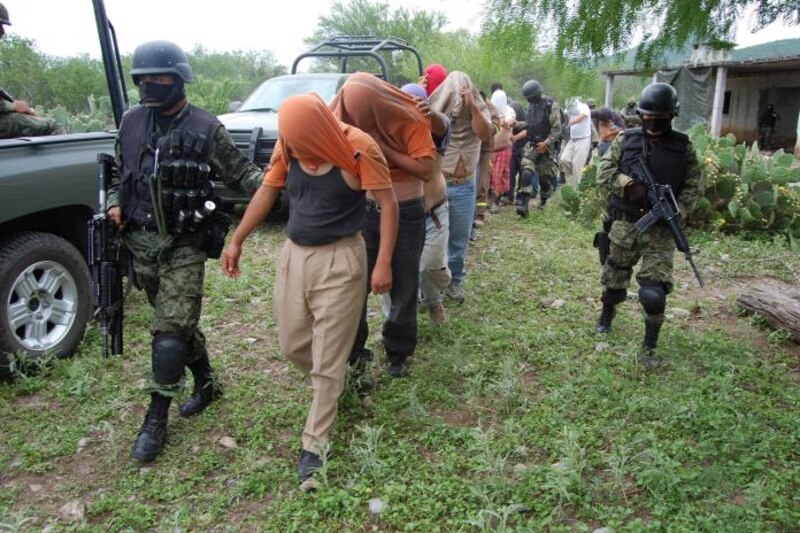Detención de presuntos delincuentes en México