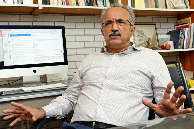 El profesor de la Universidad de Granada, Emilio Molina, durante una entrevista.