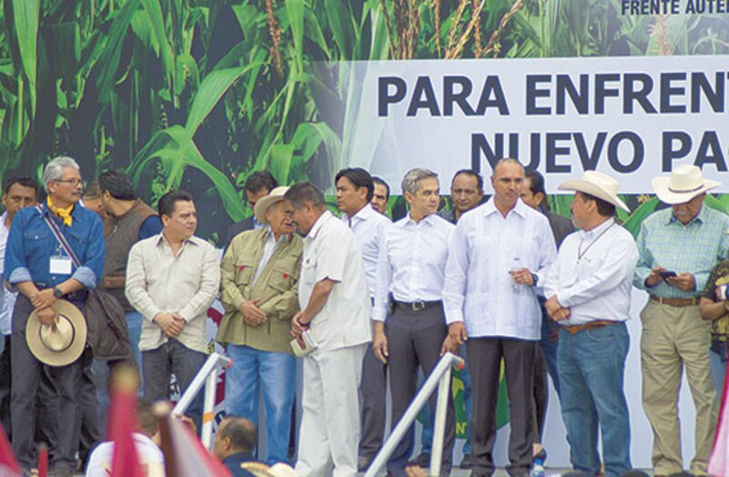 Políticos mexicanos en un evento público