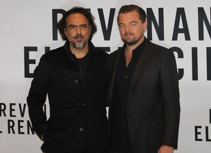 Leonardo DiCaprio y Alejandro González Iñárritu en la alfombra roja de los Oscar 2016