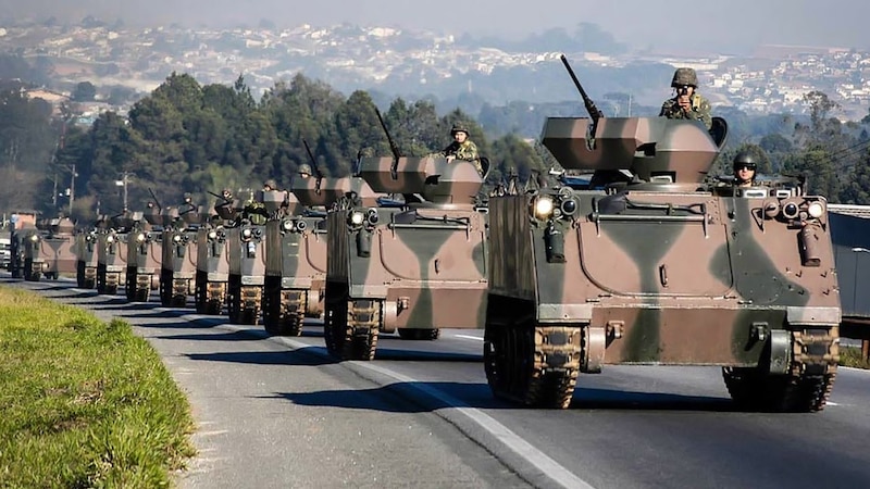 Desfile militar en Brasil