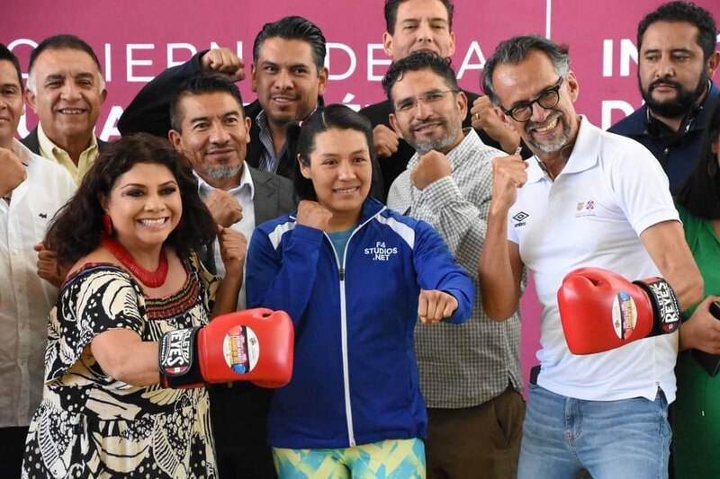 La boxeadora mexicana Mariana Juárez, campeona mundial de peso gallo del Consejo Mundial de Boxeo (CMB), durante una conferencia de prensa en la Ciudad de México.