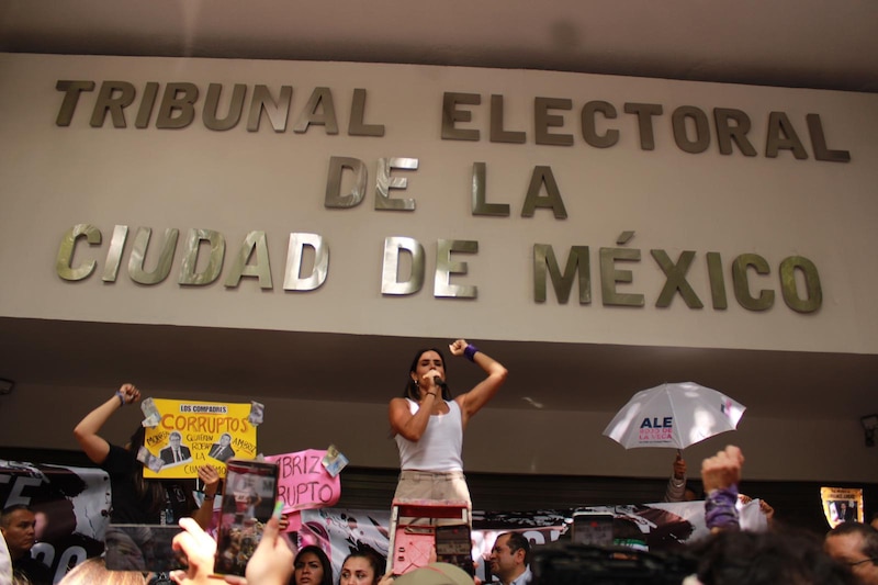 Protesta contra el Tribunal Electoral de la Ciudad de México