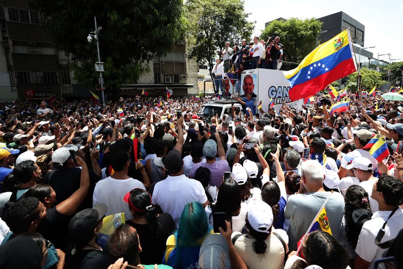 Multitudinaria manifestación en Caracas en apoyo al presidente Nicolás Maduro