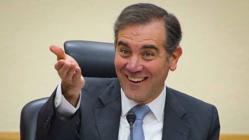 El senador Ted Cruz se ríe a carcajadas