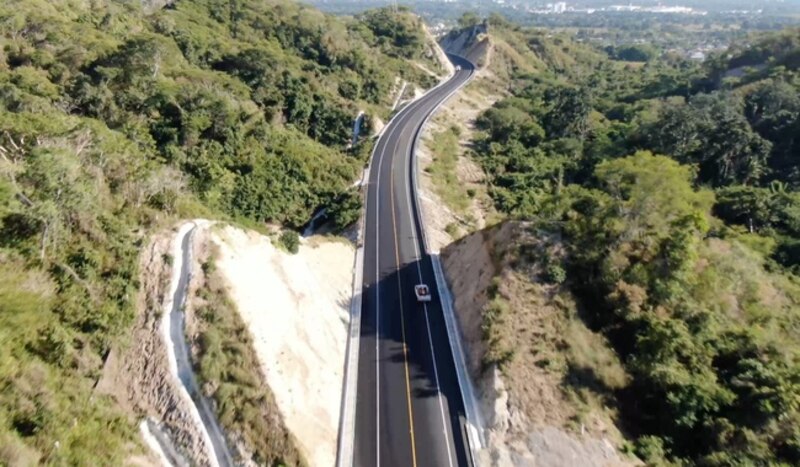 Carretera siendo intervenida como parte de los proyectos de conservación vial de la SICT