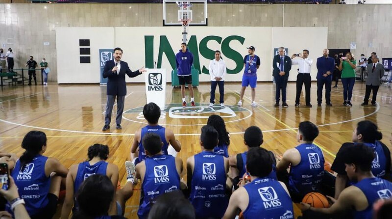 Entrega IMSS uniformes a equipos de basquetbol