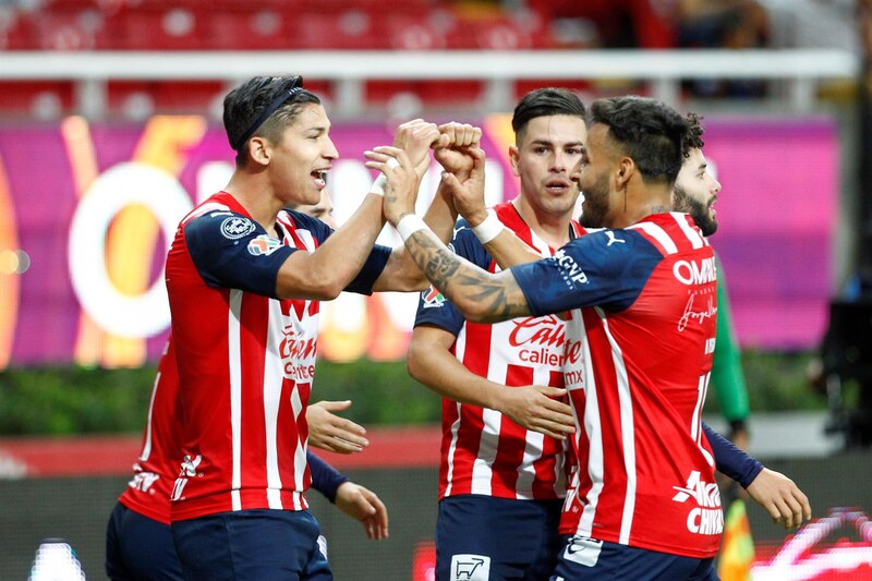 ¡Chivas, imparables! Derrotan 3-1 al América en el Clásico Nacional