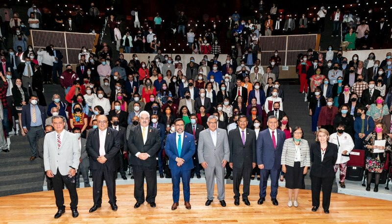 Entrega de premios a los mejores estudiantes de la Universidad Nacional Autónoma de México (UNAM).