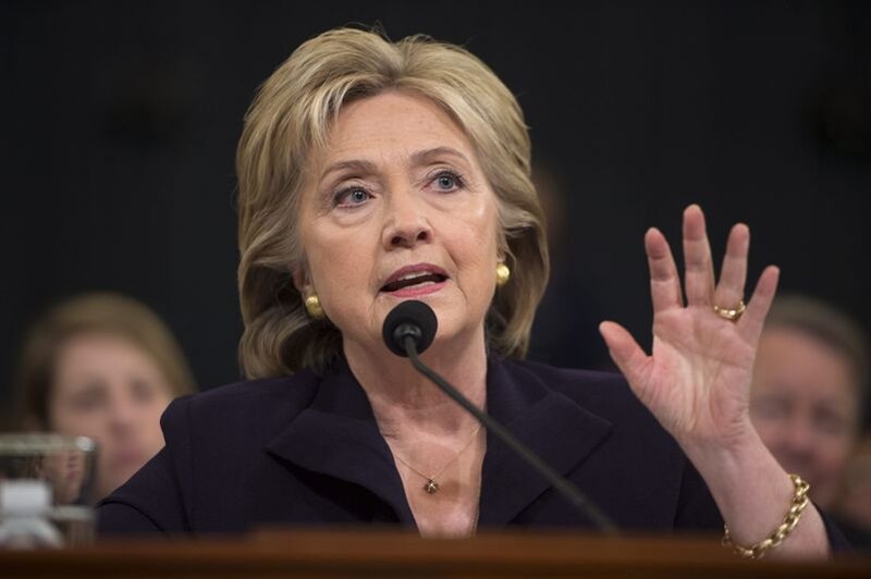 Hillary Clinton hablando en una conferencia