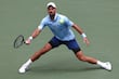 Novak Djokovic da otro paso en el US Open 2025, pero pierde un set