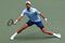 Novak Djokovic da otro paso en el US Open 2025, pero pierde un set