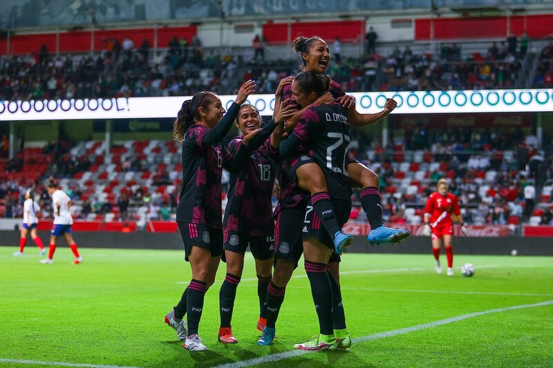 La Selección Mexicana Femenil celebra su victoria