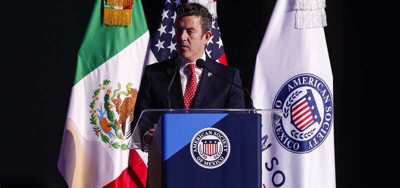 El presidente de México, Enrique Peña Nieto, da un discurso en la American Society of Mexico.