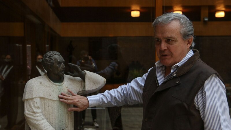 El político y la estatua