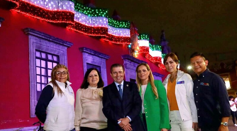 El alcalde de Puebla inaugura la nueva iluminación de la fachada del Palacio Municipal