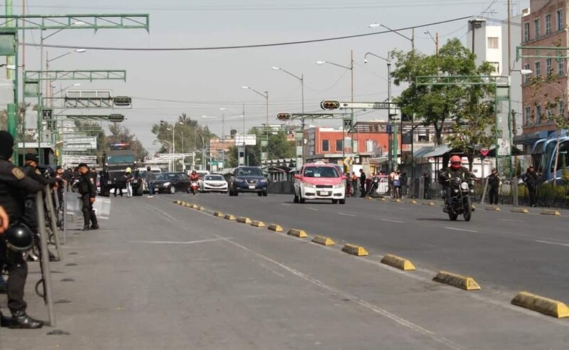 Policías resguardan la vialidad en la Ciudad de México