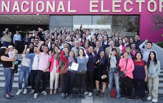 INE presenta nuevo modelo de la credencial para votar 