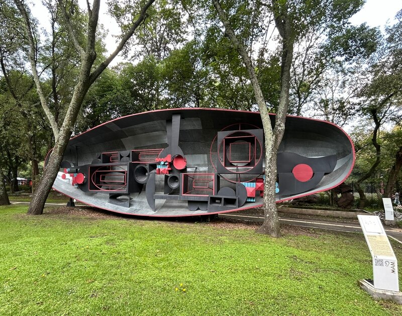 "El barco", escultura de Manuel Felguérez en el jardín escultórico del MAM