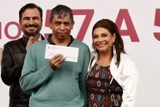 Entregan 25 mil apoyos económicos a beneficiarios de 57 a 59 años