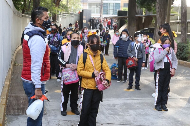 Niños regresan a clases presenciales en México