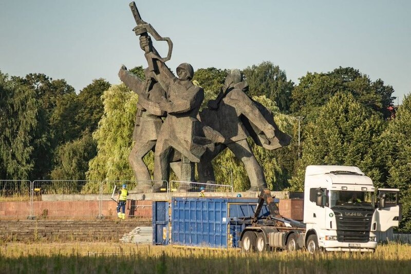Monumento a los soldados soviéticos en Riga, Letonia