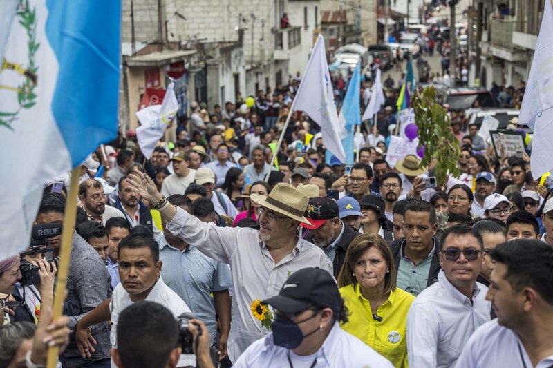 Multitudinaria marcha en apoyo a la candidata presidencial Xiomara Castro en Honduras