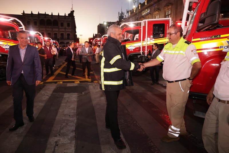 Bomberos reciben nuevas unidades para fortalecer su labor en la ciudad