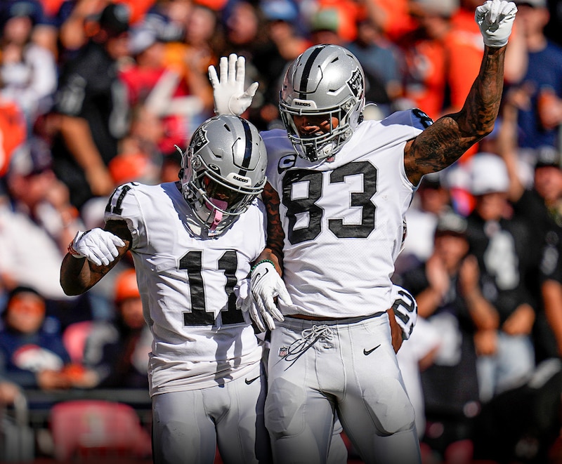 Los Raiders celebran su victoria sobre los Broncos