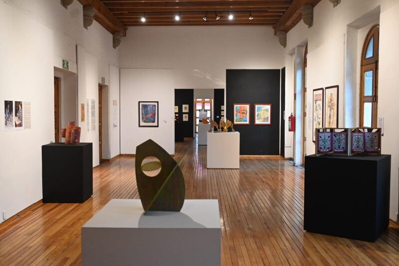 Exposición de arte en una galería