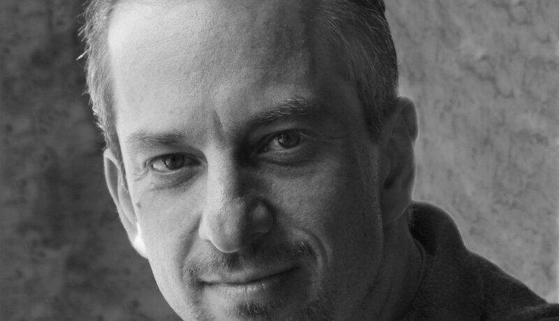 Retrato de un hombre en blanco y negro