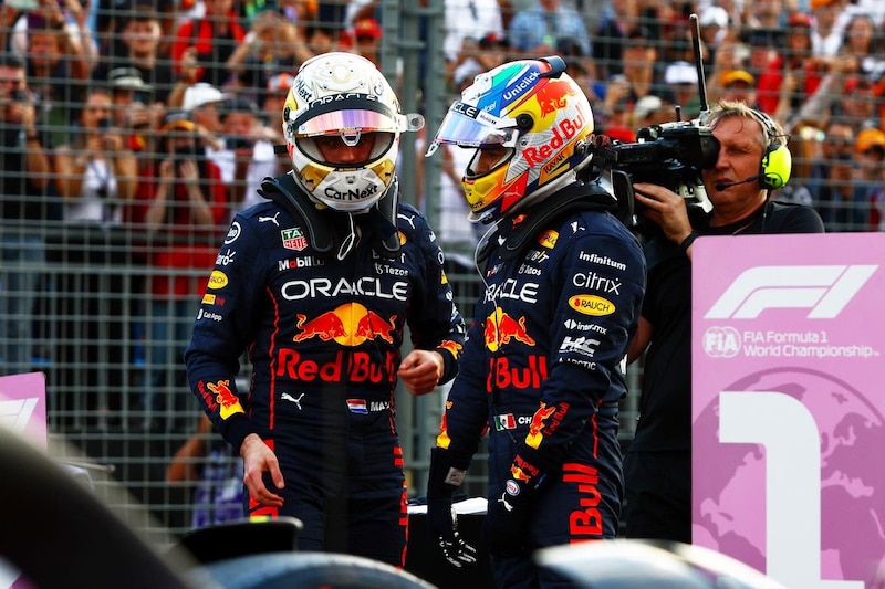 Verstappen y Pérez celebran el 1-2 de Red Bull en el Gran Premio de Mónaco