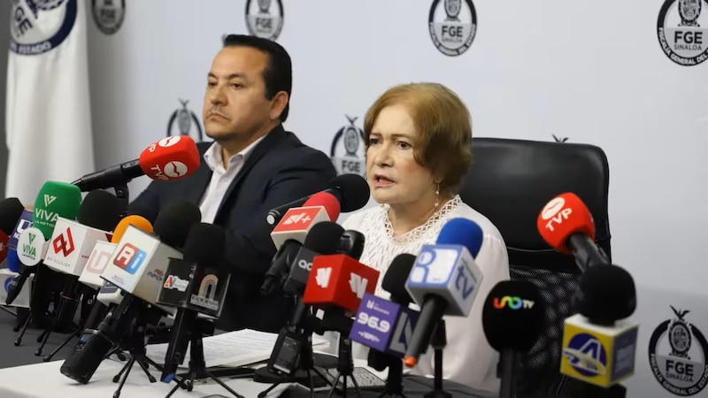 La fiscal general del Estado, Ernestina Godoy, ofrece una conferencia de prensa.