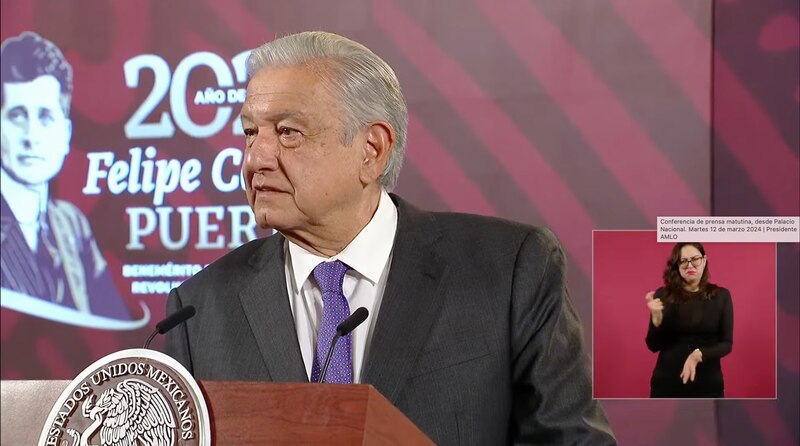 Title: El presidente Andrés Manuel López Obrador da una conferencia de prensa matutina