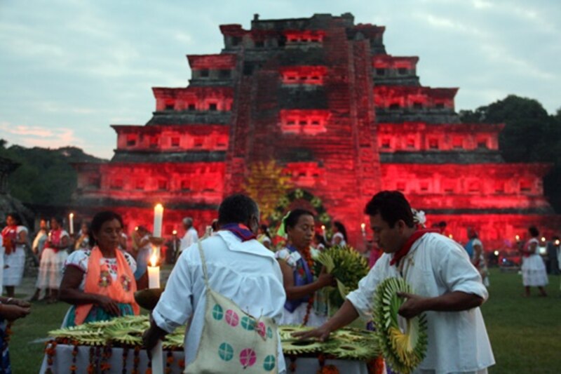 Ceremonia ancestral en las ruinas mayas de Chichén Itzá