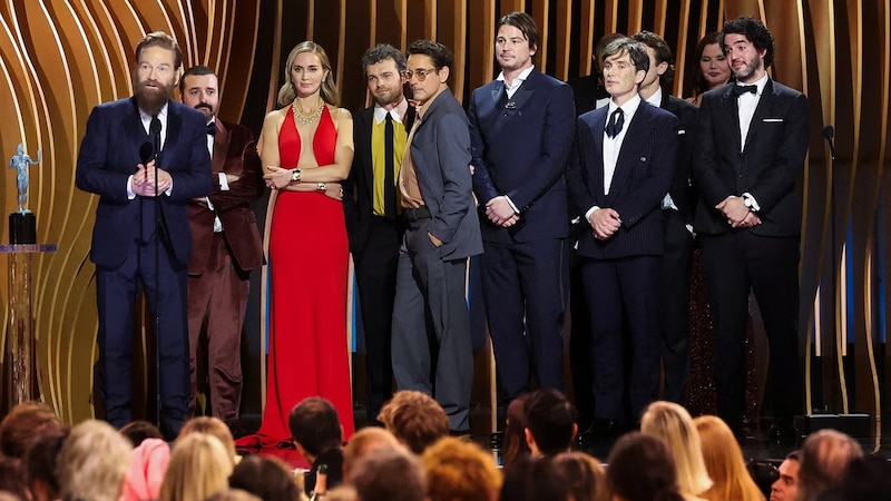 Los actores de "The Banshees of Inisherin" posan en la alfombra roja de los Premios SAG 2023