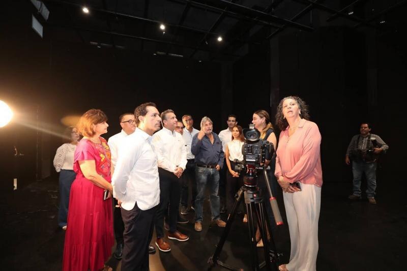 Conferencia de prensa en el nuevo foro de espectáculos