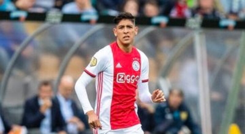 El jugador mexicano Edson Álvarez, durante un partido de fútbol con el Ajax.