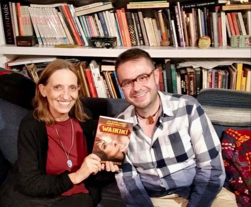 Escritora y editora presentan el libro "Waikiki"